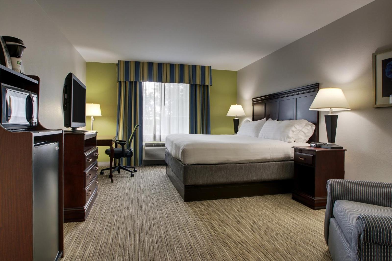 Holiday Inn Express Hotel & Suites Middleboro Raynham