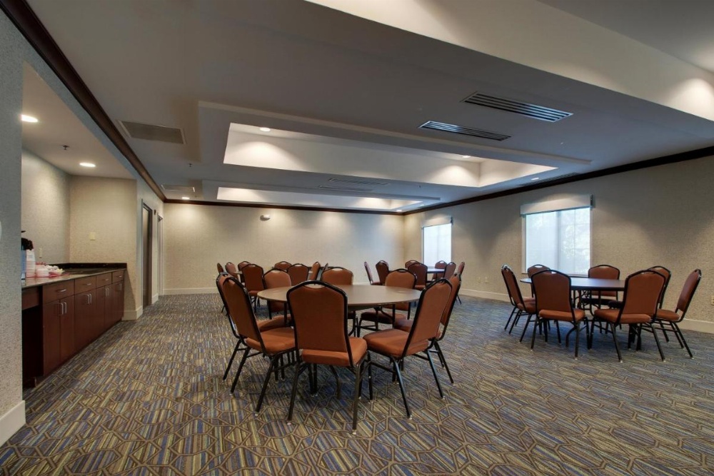 Holiday Inn Express Hotel & Suites Middleboro Raynham Image 16