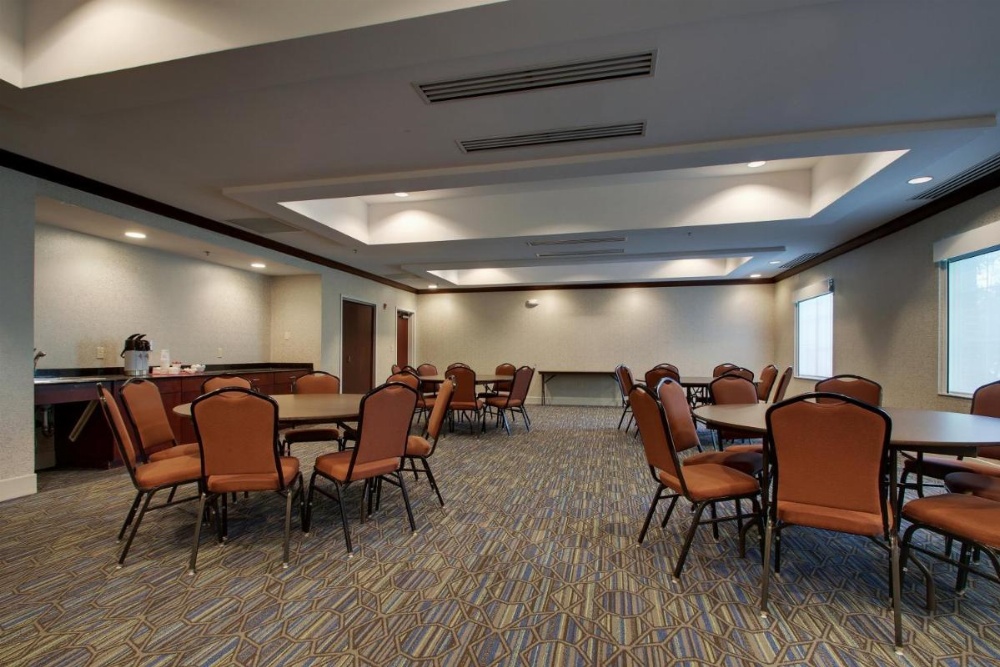 Holiday Inn Express Hotel & Suites Middleboro Raynham Image 23